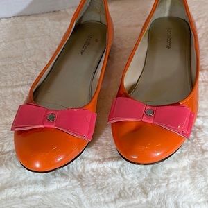 Liz, Claiborne, orange Patton shoe with pink bow size 9M as is